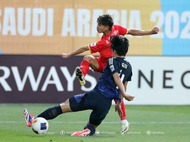 U.17 Việt Nam kiên cường vượt núi Phú Sĩ: Quyết thắng UAE, làm nên chiến tịch lịch sử- Ảnh 4. U.17 Việt Nam kiên cường vượt núi Phú Sĩ: Quyết thắng UAE, làm nên chiến tịch lịch sử- Ảnh 4.