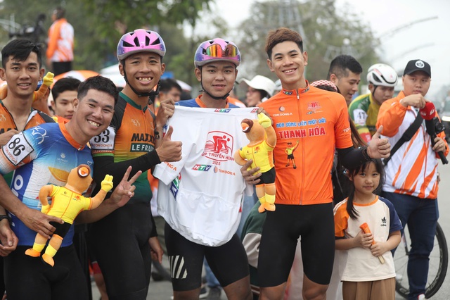 'Cánh chim lạ' Nguyễn Anh Huy tỏa sáng ở Cúp xe đạp truyền hình TP.HCM - Ảnh 2.
