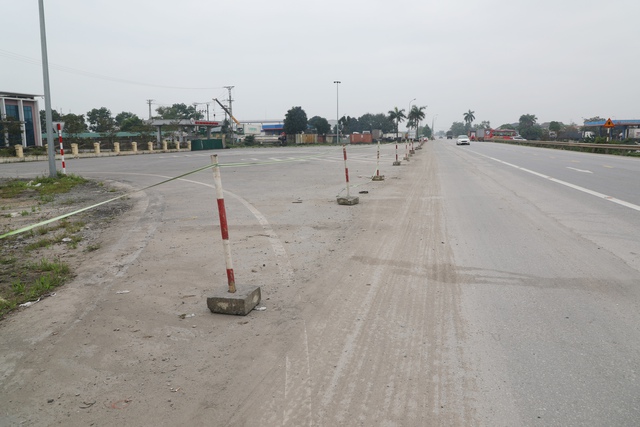 Tài xế khốn khổ vì lạm phát biển báo trên quốc lộ tránh TP . Vinh - Ảnh 2. Tài xế khốn khổ vì lạm phát biển báo trên quốc lộ tránh TP . Vinh - Ảnh 2.