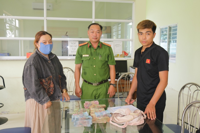 Đồng Tháp: Chủ quán cơm trả lại 119 triệu đồng cho khách bỏ quên - Ảnh 1.