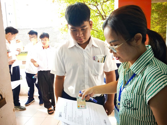 Tuyển sinh ĐH 2025: Cách chọn ngành xét tuyển phù hợp - Ảnh 1.