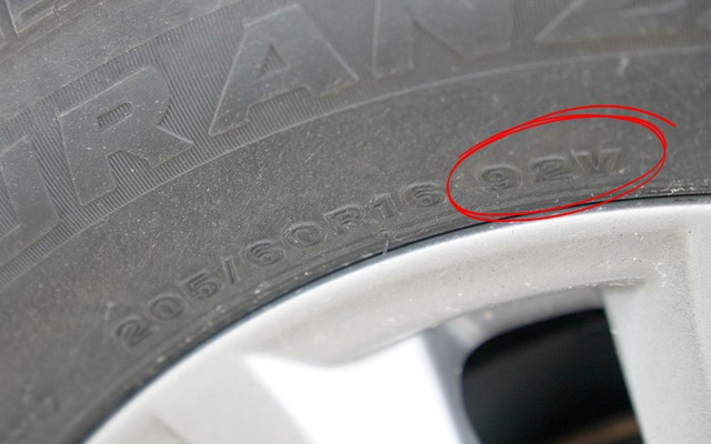 Tại sao phải chú ý chỉ số tải trọng, tốc độ khi thay lốp ô tô?- Ảnh 1.