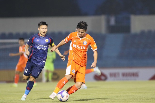 Quang Hải chơi hay, CLB CAHN vẫn vất vả thắng ngược Đà Nẵng: Lộ diện đội rớt hạng?- Ảnh 2.