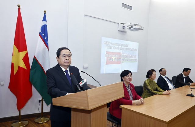 Chủ tịch Quốc hội Trần Thanh Mẫn thăm Đại học Phương Đông Tashkent- Ảnh 1.