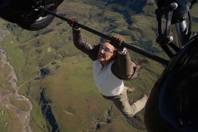 Tom Cruise khiến người hâm mộ "thót tim" trong trailer phim mới - Ảnh 1.