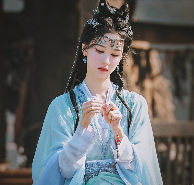 ‘Mỹ nữ 4.000 năm’ Cúc Tịnh Y đọ sắc cùng Trần Đô Linh trong phim mới - Ảnh 2.