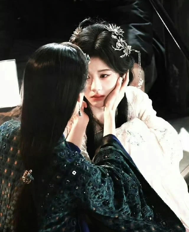 ‘Mỹ nữ 4.000 năm’ Cúc Tịnh Y đọ sắc cùng Trần Đô Linh trong phim mới - Ảnh 3.