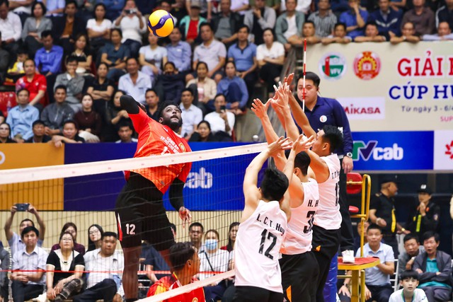 Cúp bóng chuyền Hùng Vương: Vắng Michal Kubiak, đội Công an TP.HCM lỡ cơ hội vô địch- Ảnh 3. Cúp bóng chuyền Hùng Vương: Vắng Michal Kubiak, đội Công an TP.HCM lỡ cơ hội vô địch- Ảnh 3.