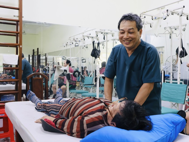 TP.HCM nghĩa tình: Những y sĩ không lương cứu người ở phòng khám nhân đạo- Ảnh 3.