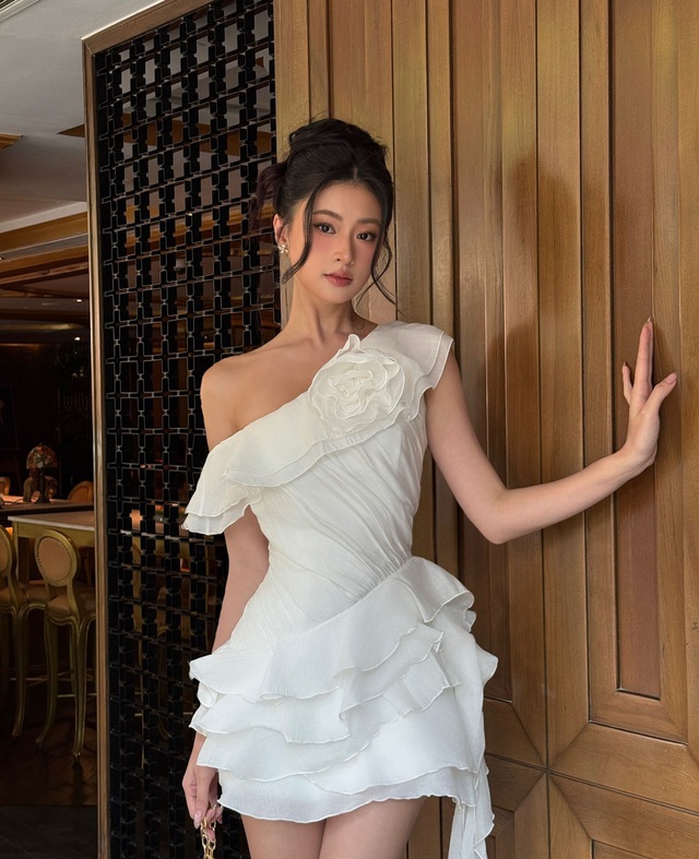 Thời trang ruffles bèo nhún là 'chân ái' ngày nắng lên - Ảnh 8.