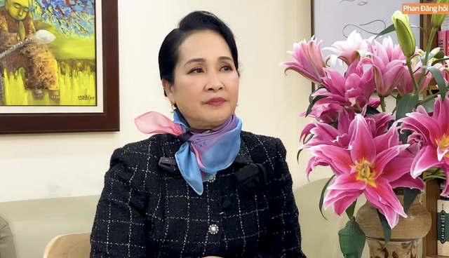 Showbiz 7.4: ‘Góc khuất’ của NSND Lan Hương; Tình bạn giữa Tự Long - Xuân Bắc - Ảnh 1.