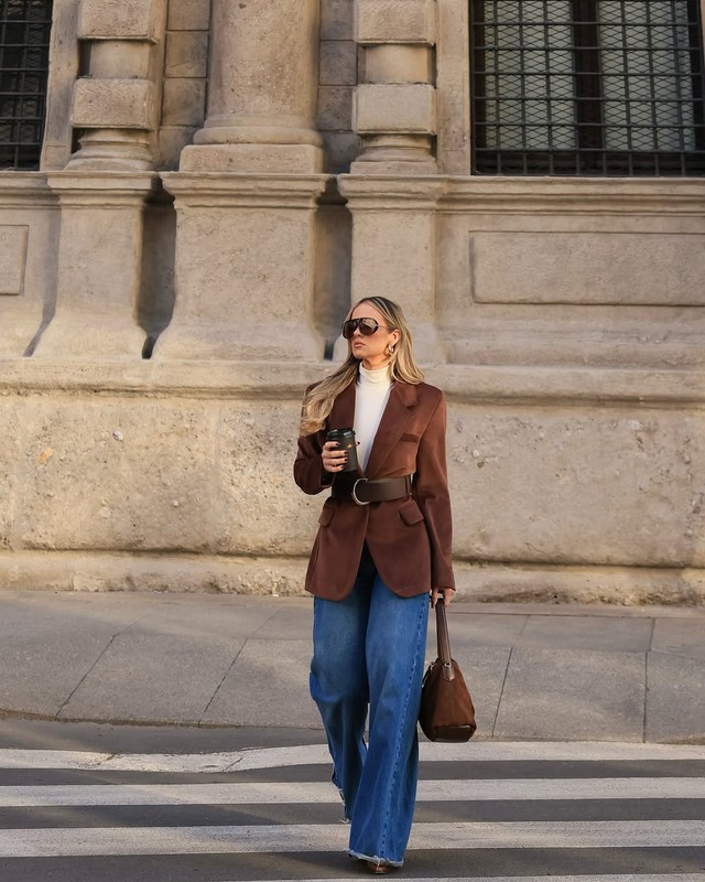 Kết hợp cổ điển và hiện đại cùng cặp đôi quần jeans và blazer- Ảnh 8. Kết hợp cổ điển và hiện đại cùng cặp đôi quần jeans và blazer- Ảnh 8.