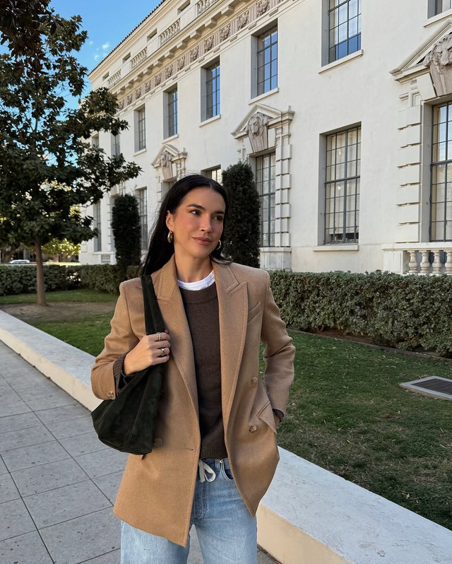 Kết hợp cổ điển và hiện đại cùng cặp đôi quần jeans và blazer- Ảnh 5. Kết hợp cổ điển và hiện đại cùng cặp đôi quần jeans và blazer- Ảnh 5.