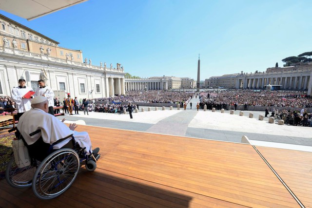 Sức khỏe Giáo hoàng Francis cải thiện , tiếp tục hồi phục tại Vatican - Ảnh 1.