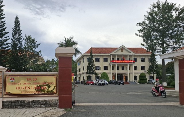 Hồ sơ đề nghị cấp giấy chứng nhận quyền sử dụng đất tại Lâm Đồng tăng mạnh- Ảnh 1. Hồ sơ đề nghị cấp giấy chứng nhận quyền sử dụng đất tại Lâm Đồng tăng mạnh- Ảnh 1.
