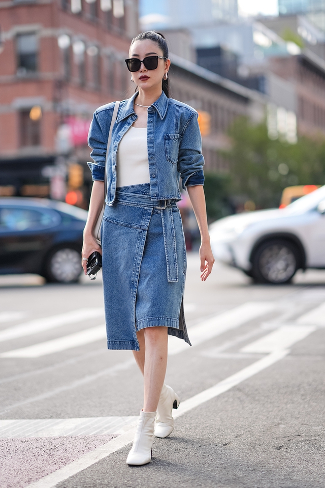 Chân váy denim là trang phục không bao giờ thiếu của phái nữ- Ảnh 3.