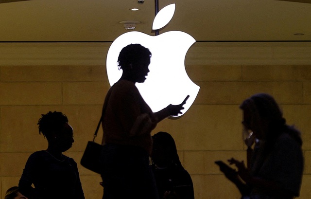 Mỹ áp thuế 104% với hàng nhập khẩu Trung Quốc, Apple 'méo mặt'   - Ảnh 1.