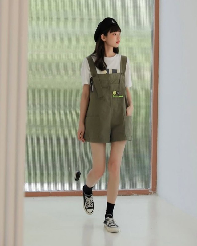 Phối đồ cá tính với những chiếc quần yếm- Ảnh 2.