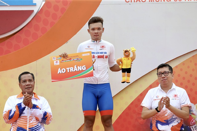 Cúp xe đạp truyền hình TP.HCM: 'Xé' áo cam, áo trắng ở chặng đồng đội tính giờ- Ảnh 4.
