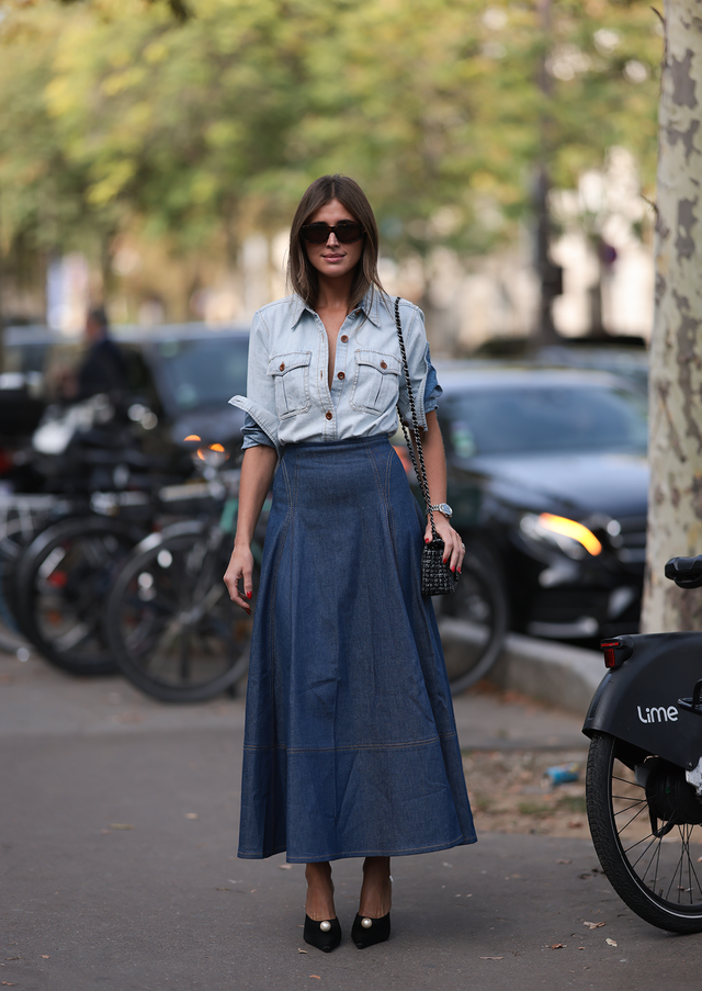 Chân váy denim là trang phục không bao giờ thiếu của phái nữ- Ảnh 6.