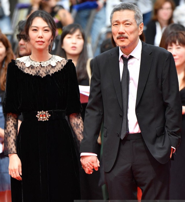 Kim Min Hee đón con trai cùng người tình U.70 - Ảnh 2.
