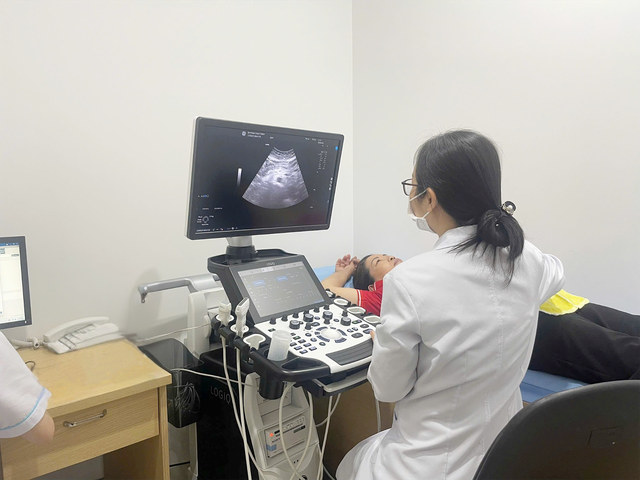 Hồ sơ bệnh án điện tử, đưa chuyển đổi số y tế đến mọi người- Ảnh 2. Hồ sơ bệnh án điện tử, đưa chuyển đổi số y tế đến mọi người- Ảnh 2.