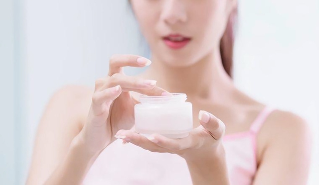 Không dưỡng ẩm khi dùng retinol = ‘phá hỏng’ công trình chăm sóc da- Ảnh 3.