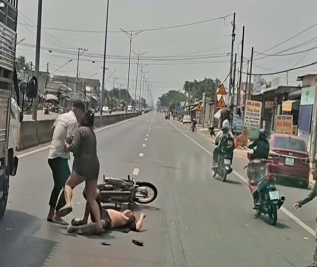 Tạm giữ một thanh ni&ecirc;n trong vụ h&agrave;nh hung người đi đường ở T&acirc;y Ninh- Ảnh 1.