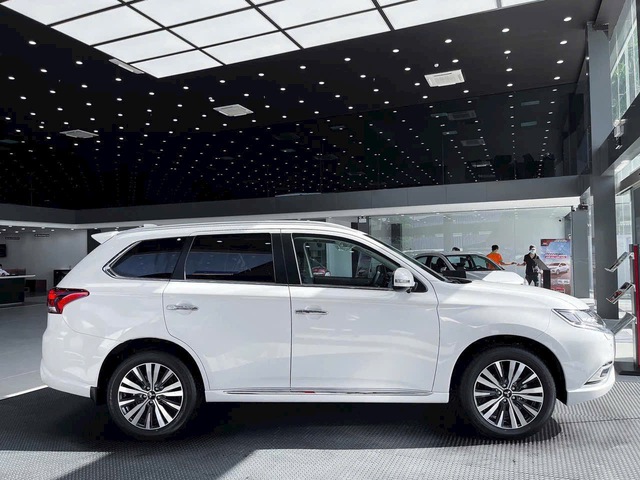 Xe crossover cỡ trung VIN 2024 giảm giá sâu, người dùng hưởng lợi - Ảnh 3. Xe crossover cỡ trung VIN 2024 giảm giá sâu, người dùng hưởng lợi - Ảnh 3.