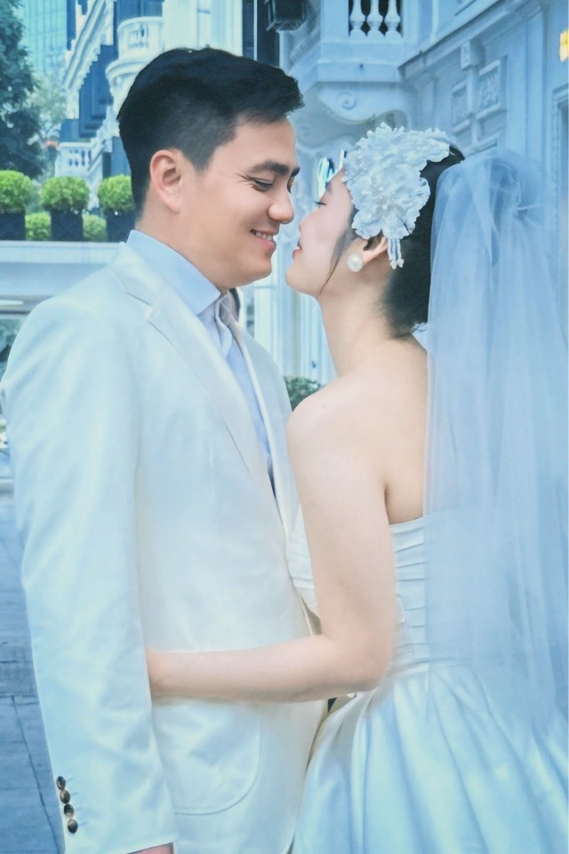 Showbiz 9.4: Nghệ sĩ Tấn Hoàng ở tuổi 63; Hoa hậu Nông Thúy Hằng chụp ảnh cưới- Ảnh 3. Showbiz 9.4: Nghệ sĩ Tấn Hoàng ở tuổi 63; Hoa hậu Nông Thúy Hằng chụp ảnh cưới- Ảnh 3.