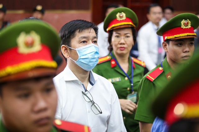 Tạm dừng phiên tòa Trương Mỹ Lan để làm rõ số tiền trong vụ án- Ảnh 2.