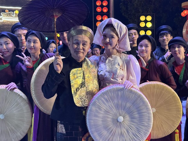 Showbiz 9.4: Nghệ sĩ Tấn Hoàng ở tuổi 63; Hoa hậu Nông Thúy Hằng chụp ảnh cưới- Ảnh 2. Showbiz 9.4: Nghệ sĩ Tấn Hoàng ở tuổi 63; Hoa hậu Nông Thúy Hằng chụp ảnh cưới- Ảnh 2.