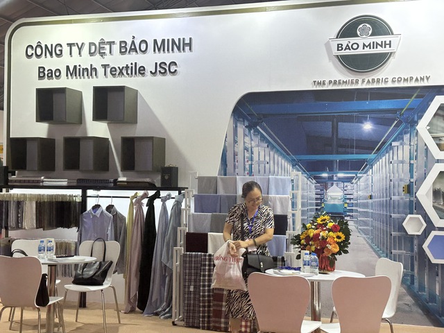 Ngành dệt may khuyến cáo doanh nghiệp chủ động nguồn nguyên phụ liệu- Ảnh 1.