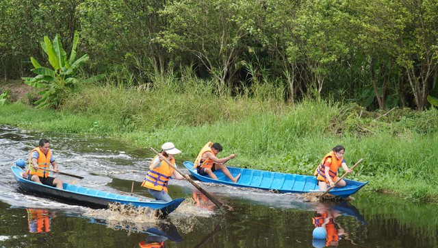 Rộn ràng bơi xuồng ba lá, đi cầu khỉ giữa rừng nguyên sinh Cà Mau- Ảnh 3. Rộn ràng bơi xuồng ba lá, đi cầu khỉ giữa rừng nguyên sinh Cà Mau- Ảnh 3.
