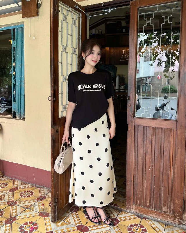 ‘Cuộc đổ bộ’ bất ngờ của họa tiết chấm bi khuấy đảo hè này- Ảnh 5.