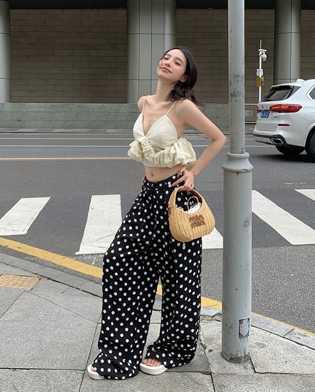 ‘Cuộc đổ bộ’ bất ngờ của họa tiết chấm bi khuấy đảo hè này- Ảnh 7.