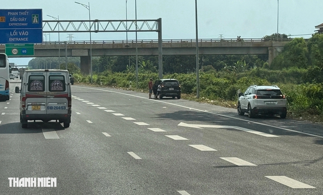 Gặp sự cố tr&ecirc;n cao tốc, dừng xe thế n&agrave;o để kh&ocirc;ng bị phạt? - Ảnh 2.