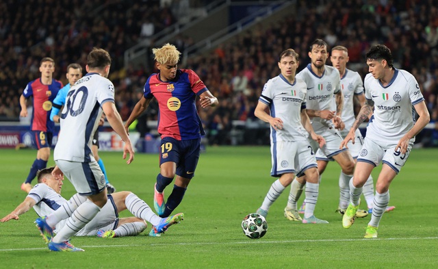 Yamal quá đặc biệt giúp Barcelona thắp hy vọng, Ronaldo thất thần sau cú sốc Yamal quá đặc biệt giúp Barcelona thắp hy vọng, Ronaldo thất thần sau cú sốc