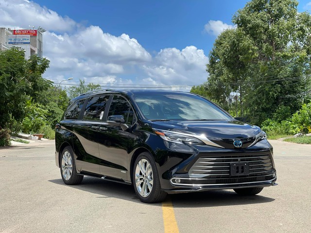 Toyota Sienna: Xe phổ thông ở Mỹ thành hàng cao cấp tại Việt Nam