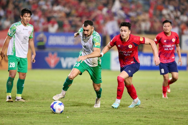 Trung vệ ghi bàn giỏi như tiền đạo đã trở lại: Tin cực vui cho thầy Kim!- Ảnh 3. Trung vệ ghi bàn giỏi như tiền đạo đã trở lại: Tin cực vui cho thầy Kim!- Ảnh 3.