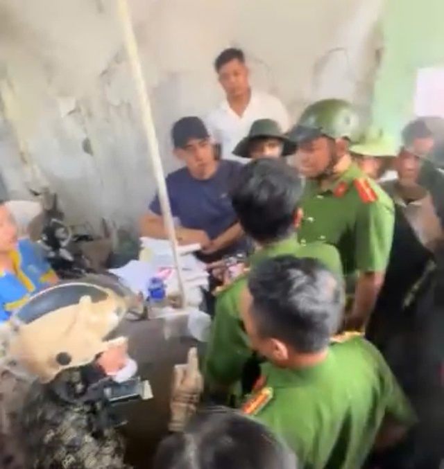 Xử l&yacute; b&atilde;i giữ xe m&aacute;y 'chặt ch&eacute;m' 100.000 đồng sau xem diễu binh- Ảnh 2.