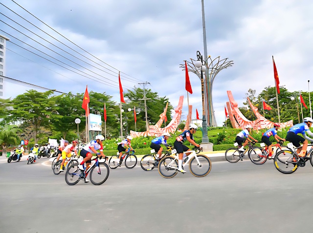 Hơn 100 VĐV tranh tài giải đua xe đạp phong trào Ninh Thuận mở rộng 2025- Ảnh 1.