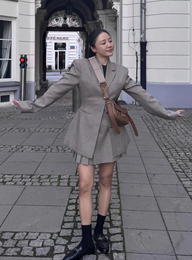 Sang chảnh đi làm, thoải mái đi chơi với áo blazer- Ảnh 1. Sang chảnh đi làm, thoải mái đi chơi với áo blazer- Ảnh 1.