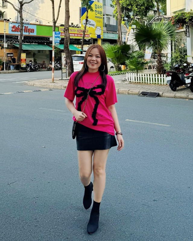 Lên đồ với áo phông họa tiết ‘khuấy động’ phong cách đường phố- Ảnh 6. Lên đồ với áo phông họa tiết ‘khuấy động’ phong cách đường phố- Ảnh 6.