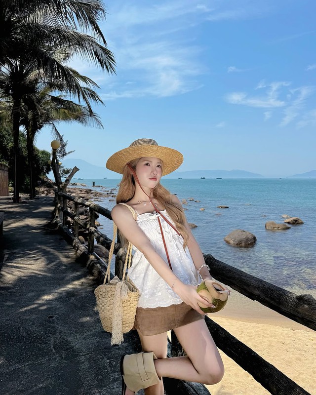 Sức hút của mũ cói trong ‘bản hòa tấu’ thời trang hè- Ảnh 5. Sức hút của mũ cói trong ‘bản hòa tấu’ thời trang hè- Ảnh 5.