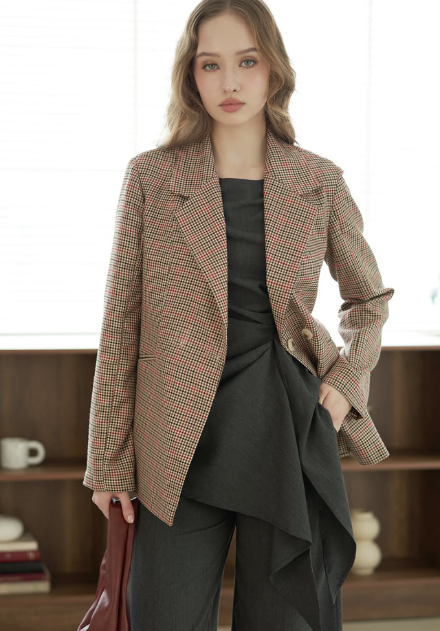 Sang chảnh đi làm, thoải mái đi chơi với áo blazer- Ảnh 4. Sang chảnh đi làm, thoải mái đi chơi với áo blazer- Ảnh 4.
