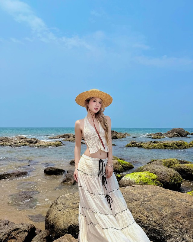 Sức hút của mũ cói trong ‘bản hòa tấu’ thời trang hè- Ảnh 8. Sức hút của mũ cói trong ‘bản hòa tấu’ thời trang hè- Ảnh 8.