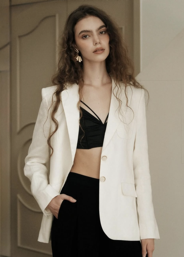Sang chảnh đi làm, thoải mái đi chơi với áo blazer- Ảnh 8. Sang chảnh đi làm, thoải mái đi chơi với áo blazer- Ảnh 8.