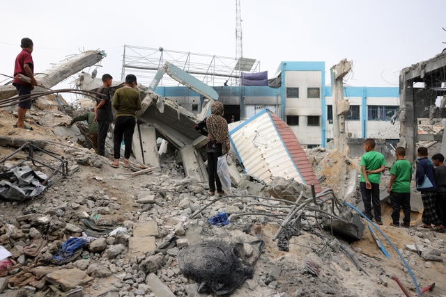 Israel không kích khắp Gaza, Hamas tung hình ảnh 2 con tin còn sống Israel không kích khắp Gaza, Hamas tung hình ảnh 2 con tin còn sống