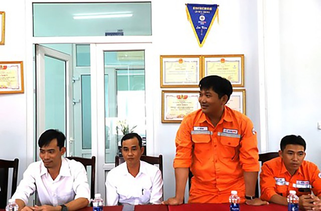 Tổng giám đốc EVNCPC Ngô Tấn Cư thăm tặng quà người lao động nhân Tháng Công nhân - Ảnh 3.